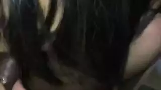 جنس سحاقي جامح: لعب مهيمن بالسترب أون مع الخادمة