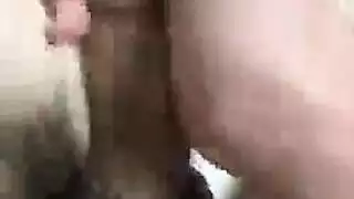 مراهقة آسيوية منفردة: تعرٍ في الغرفة وكشف فرجها