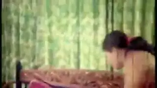 جماع جماعي متطرف يملأ فرجها بالسائل المنوي