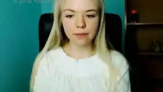 مراهقة عاهرة تأخذ قضيبًا صارخًا وتحبه