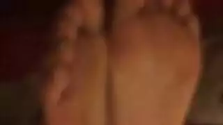 أداء كارينا الفردي الصريح تمارس الجنس بقضيب اصطناعي