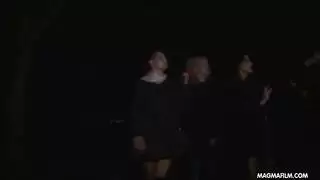 مشهد بورنو صعب: عاهرة تأخذ عدة أحمال في كل الفتحات