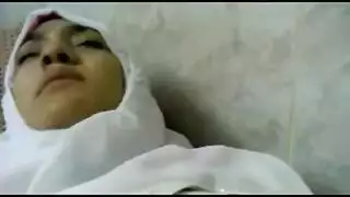 مشهد عربي إباحي: أول مرة شرجية مع عذراء