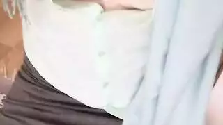 مراهقة محجبة ترسل لحبيبها فيديو إباحي خاص على فيسبوك