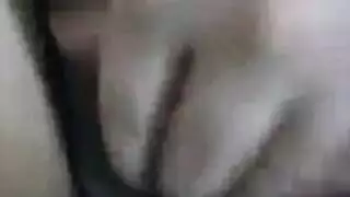 ينزع النقاب بينما تتوسل للضربات القاسية والقذف
