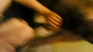 فتاة مصرية مدللة تنحني لأخذ عضو الطبيب
