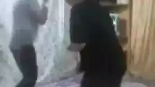 ميلف عراقية تأخذ عدة زبور في فيديو ويب كام هاردكور