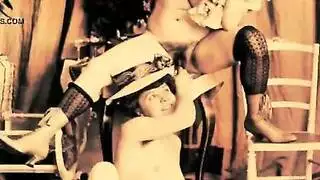 سكس مصري: موظفة محجبة تمص زب رئيسها في العمل