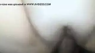 كس منفوخ يتلقى ندافاً عنيفاً من قضيب كبير