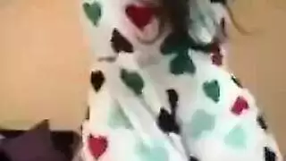 مريم الشرموطة الخليجية تعرض بزازها المليانة على عشيق الويب الكام وتتفضح