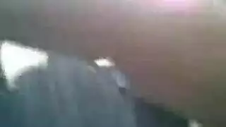 فتاة ريفية تتعمق في الحلق داخل السيارة