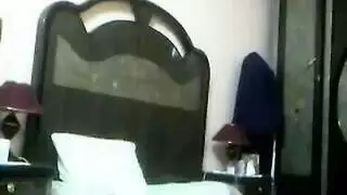 شرموطة مصرية تتوق للنيك الخشن وتحصل عليه