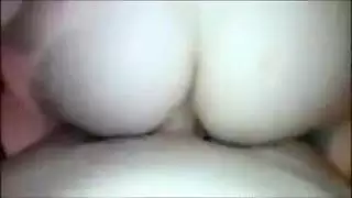 عاري الصدر وسادة الحمار العبادة