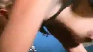موكب المؤخرة الأفريقية علاقة جماعية وتقاذف سائل منوي على الوجه