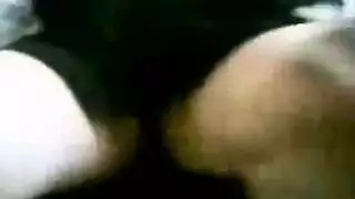 مص قضيب تحت النقاب وجنس عنيف مع فتح الأرجل