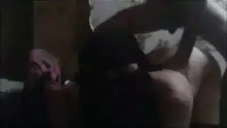 فتحة شرج الفتاة المحجوبة تضرب بقوة بقضيب الجار السميك