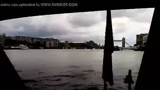 تصريف قضيب الفجر: عاهرتان مثارتان تأخذان حمولات الصباح