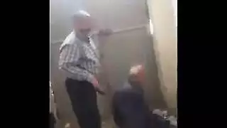 اتنين شرموطا بيتنكو مع بعض في غرفه وحده