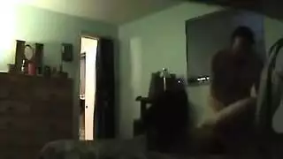 بت تجلخ ويكتشف اخوه