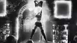 عاهرة الكاميرا: جيسيكا أوينز تمارس العادة السرية طوال اليوم في المطبخ