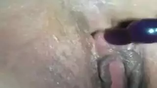 تركيز على الشرج والفرج: مفتوح ومشدود ومستعد للعمل