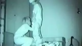 مراهقة هندية عارية بالكامل في مشهد جنس صريح