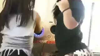 جميلات عربيات بمؤخرات كبيرة تأخذان عدة أجهزة ذكرية