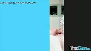 ابن الزوجة الشقية تتوق لقضيب زوج أمها الصلب