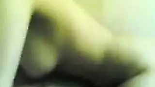 سماح تخدم قضيب عملاق ثم يتم تدمير مهبلها