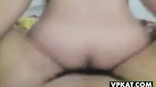 أنين عال بينما عاهرة جزائرية تمص زب كبير وقاسي في جميع أنحاء المنزل