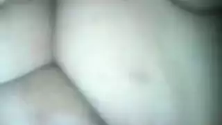 فتاة عربية ممتلئة فرجها منقوع في مشهد صريح