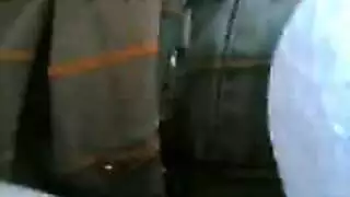 إغراء فاخر: الشيخ يأخذ فتحاتها بعمق