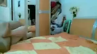 عروس ساخنة تناك بقوة من زوجها ثم تستنزف بقضيب حبيبها الكبير