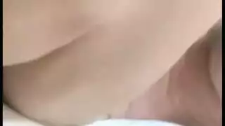 شقراء خبيرة بملابس داخلية مستعدة للإباحية الخشنة