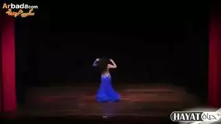 راقصة مشاغبة باللون الأزرق تمتلئ بالسائل المنوي