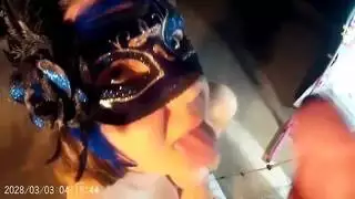 في سن المراهقة خجولة مع كبير الثدي وضع على ديك مزدوج