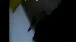 أثداء كبيرة وشعر طويل للفتاة السوداء في فعل إباحي قاس