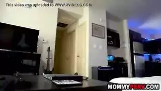 عاهرات المسرح: إيلاج مزدوج بألعاب في عرض مثلي