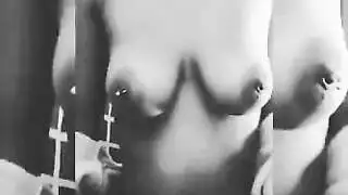 العاهرة العلنية تتعرض للجماع في الوجه في مشهد تقبيل فيروسي