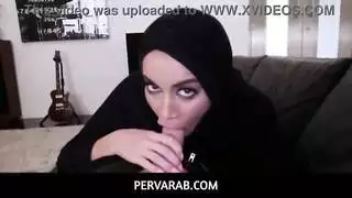 حركة فم محسنة: فيكتوريا يونيو تمص بقوة وتعبد بالقذف باللسان