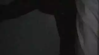 سكس ليلي: هاوي يأخذ مؤخرتها السمراء بقوة