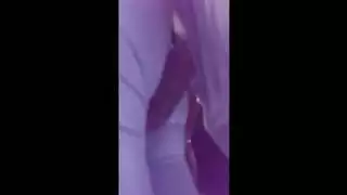 مغامرة خطرة في الحافلة: مص قضيب ووضعية كلب قوية