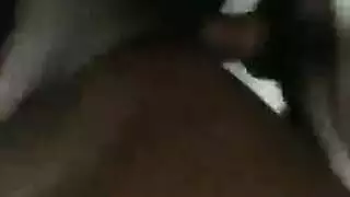 تلميذة مشاغبة مرتدية جوارب طويلة تبتلع السائل المنوي بعد جنس جماعي