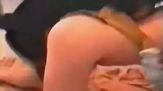 سكس حيوانات صريح: تتوق لقضيب كلب في مهبلها الحار