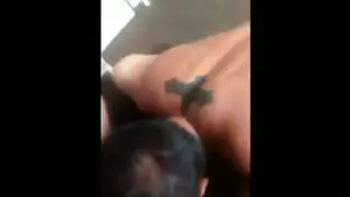 تعمل سيلفي لصاحبها