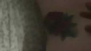 عاهرة آسيوية سمراء تأخذ قضيبًا سميكًا بعمق في ركوب قاسي