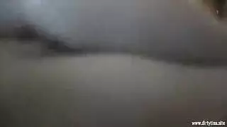 دخل عليها الولد عاملة نفسها نايمة هو زبو واقف ناكها