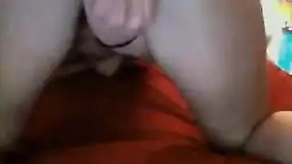 بأسلوب نجمات الإباحية: مريم تركب قضيبًا اصطناعيًا صلبًا بعمق