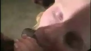 ملكة المص تمص قضيبي المنتصب بعمق في حلقها