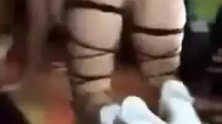 فتاة عربية مثيرة تركب قضيبًا لوصول شديد